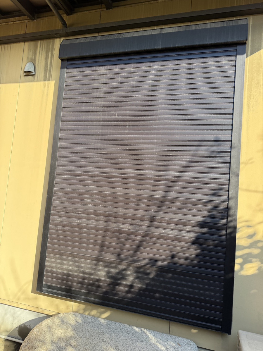 マドカラの動かなくなったシャッターを安心・安全な新型へ交換🔧✨の施工前の写真1