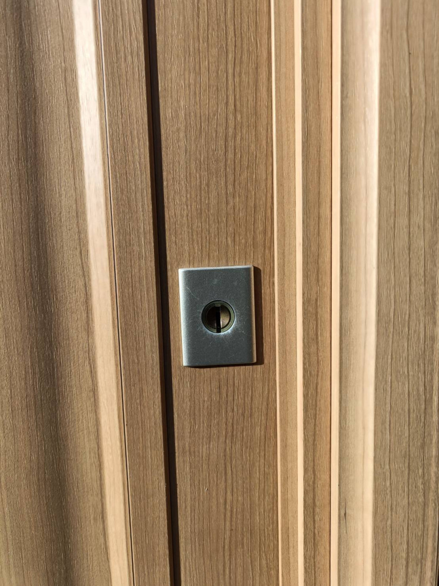 マドカラの玄関引戸錠交換で防犯性アップ🔐の施工前の写真2