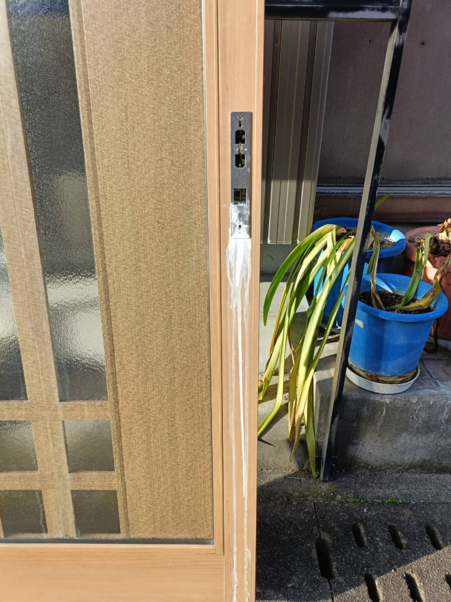 マドカラの玄関引戸錠交換で防犯性アップ🔐の施工前の写真3
