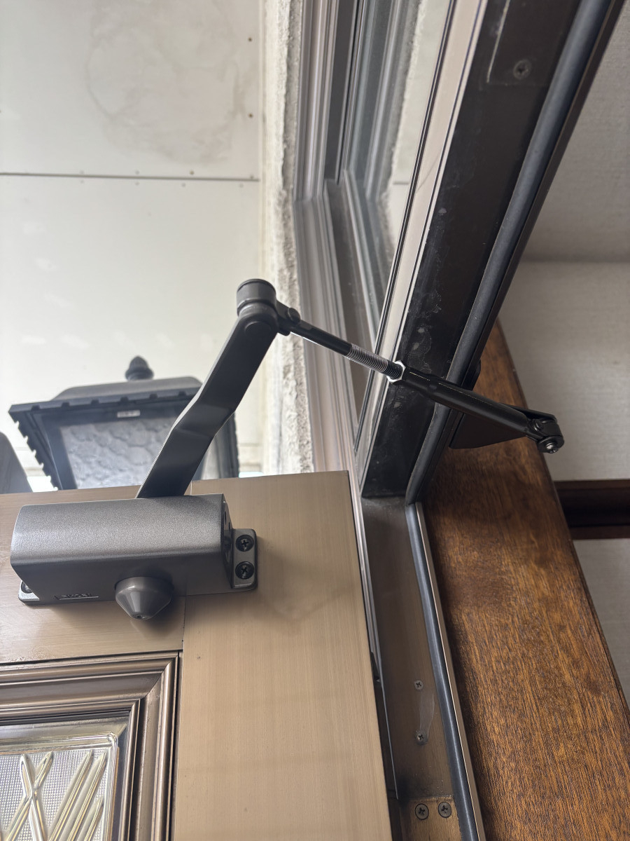 マドカラの玄関ドアクローザー交換で安全、快適な開閉へ🚪✨の施工後の写真1