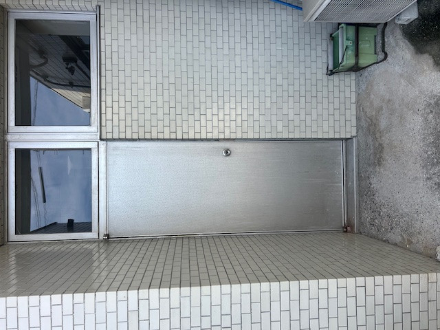 石田ガラス店の開けにくい勝手口ドアが1日で快適に!費用8万円からの簡単リフォーム|東郷町の施工前の写真1