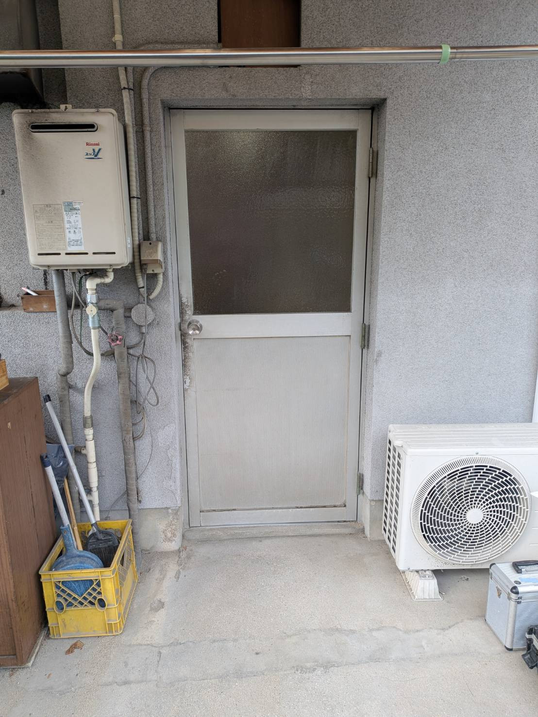 石田ガラス店の東郷町｜勝手口の防犯と風通しを1日で解決！安心のリシェント施工事例の施工前の写真1