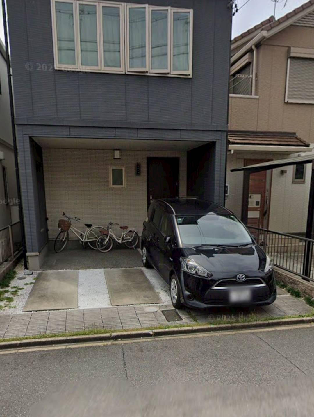 石田ガラス店の東郷町｜愛車の霜や暑さ対策に！熱線吸収ポリカ仕様のカーポート新設事例の施工前の写真1