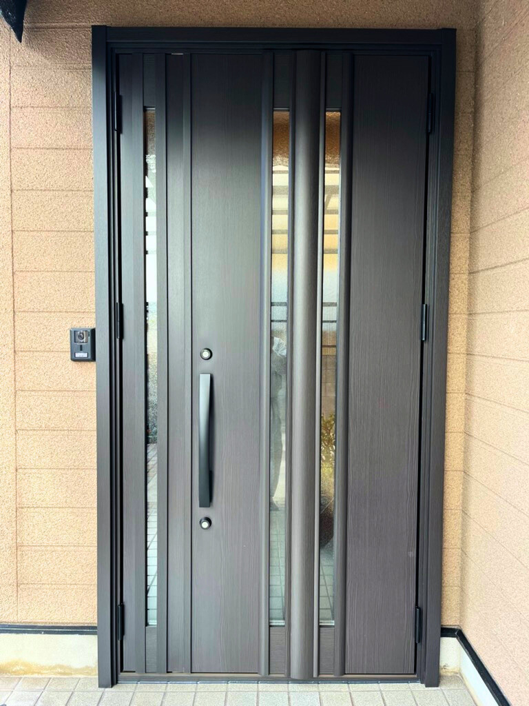 和み工房 兵庫の【高砂市】内窓施工後に追加工事のご依頼！｜玄関ドア取替で防犯性と快適性を向上！の施工後の写真1