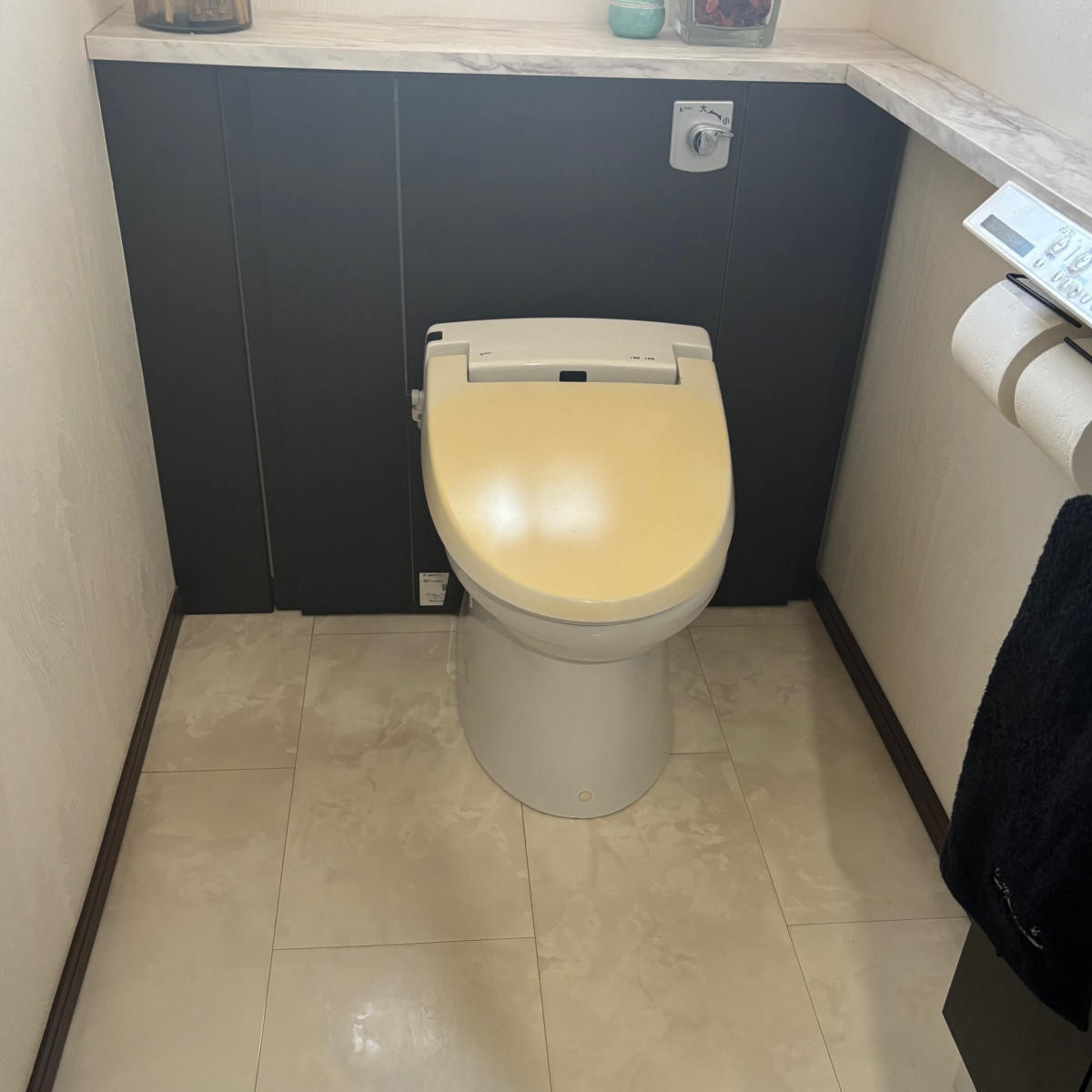 和み工房 兵庫の【加古川市】LIXILトイレ便座取替工事　 ノズルからの漏れ・黄ばみ・掃除のストレスを一気に解消！の施工前の写真1