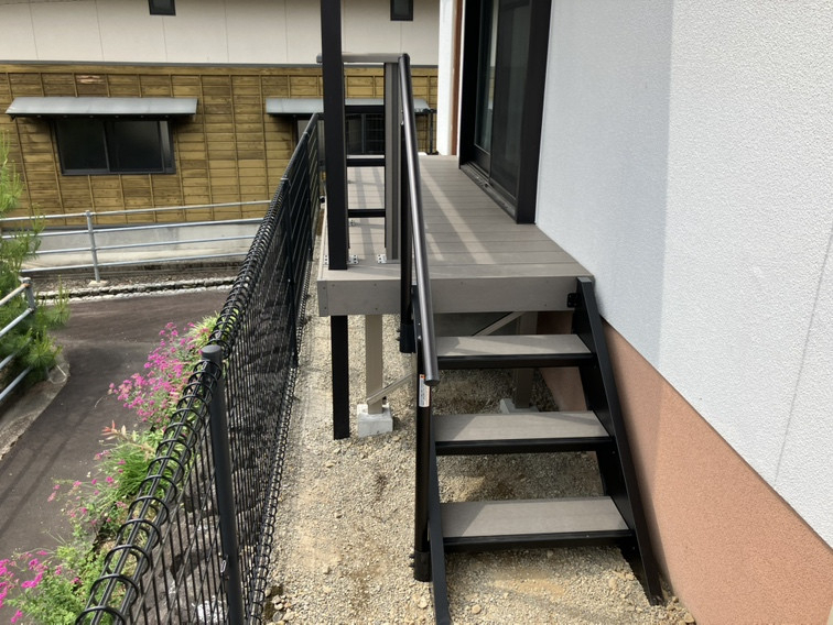 さかぐちのずっと美しく、ずっと快適なウッドデッキ「樹ら楽ステージ」の施工後の写真1