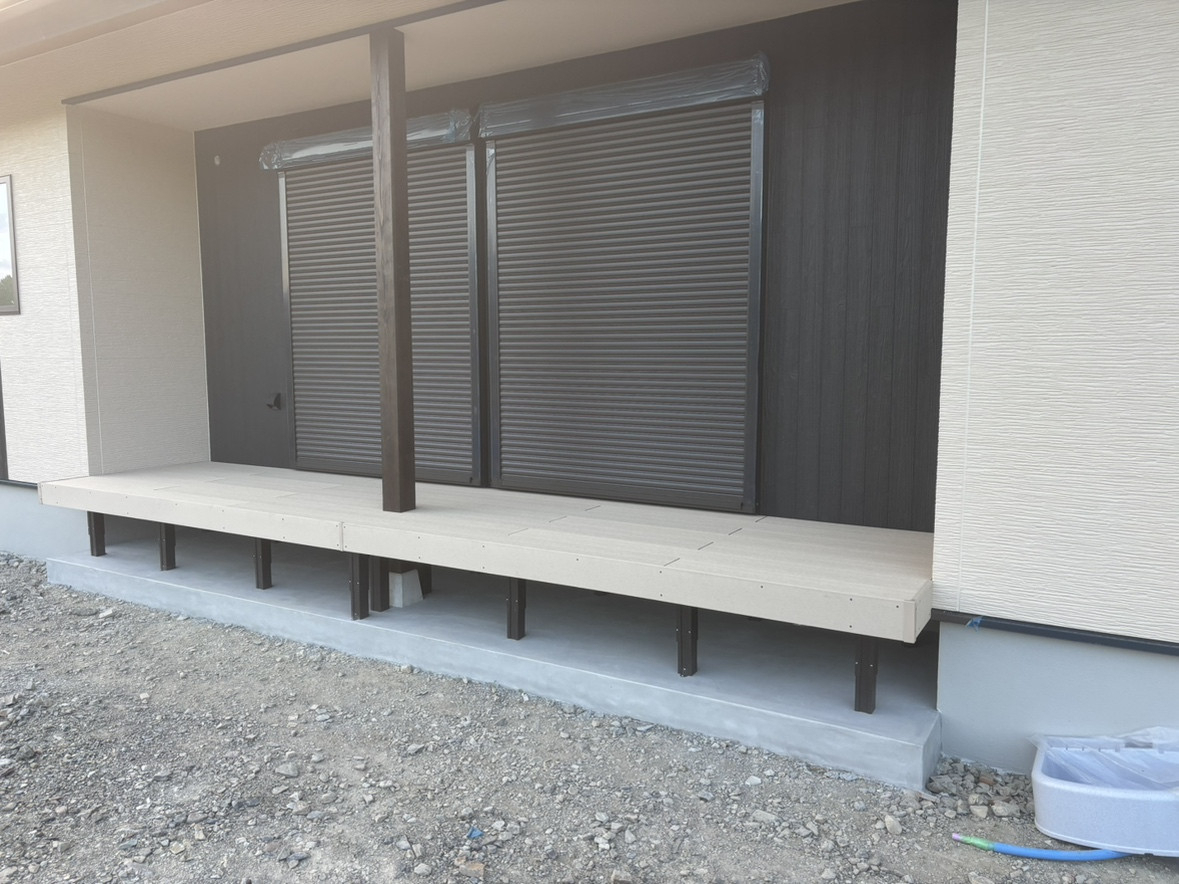 さかぐちの暮らしに溶け込む上質なデッキ。LIXIL 樹ら楽ステージの施工後の写真3