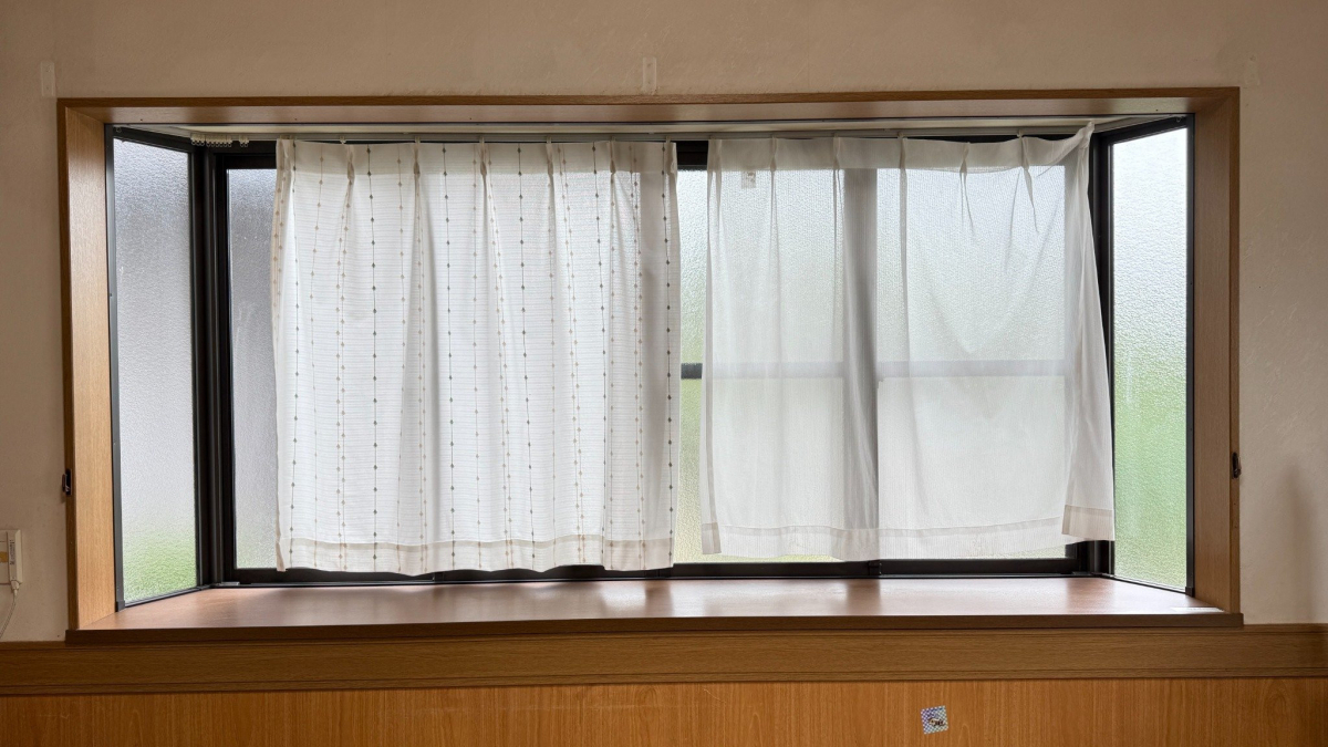 さかぐちの夏の日差しをやさしく遮る窓。LIXIL 断熱内窓インプラスの施工前の写真2