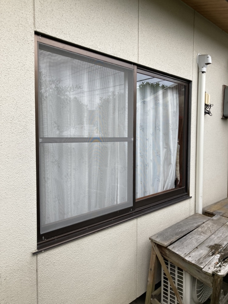 さかぐちの安心を守る選択。LIXILリフォーム雨戸の施工前の写真1