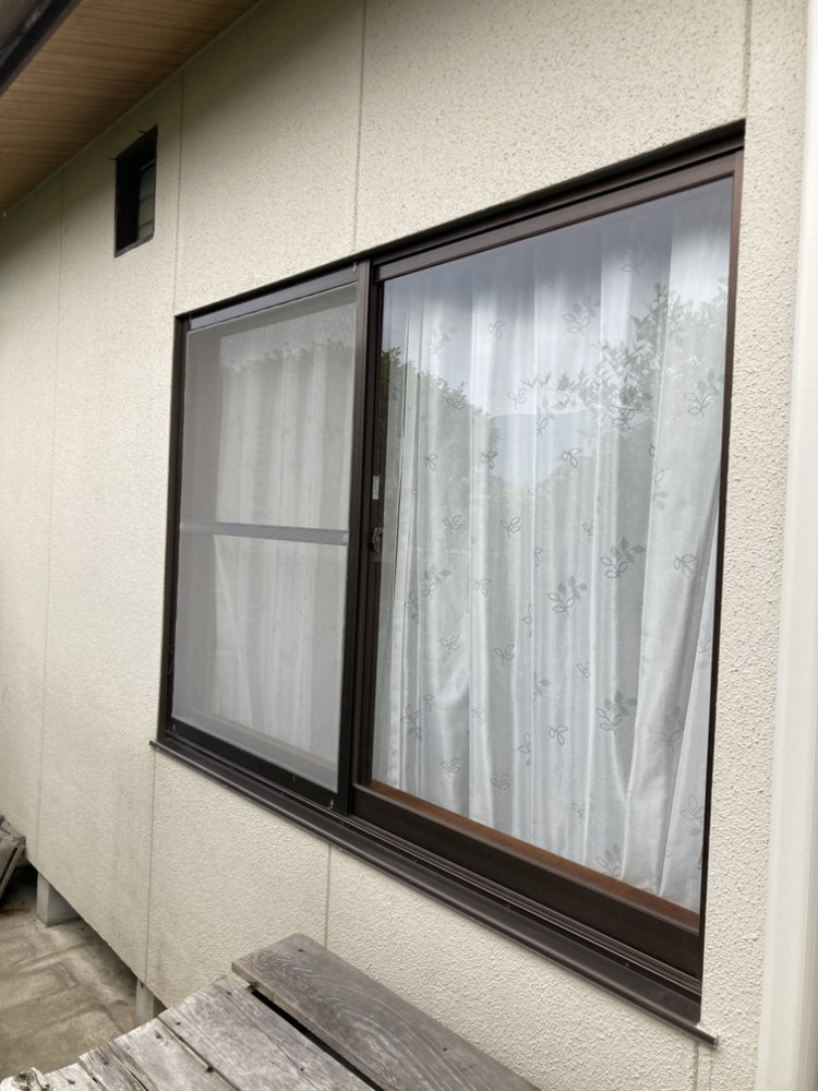 さかぐちの安心を守る選択。LIXILリフォーム雨戸の施工前の写真2