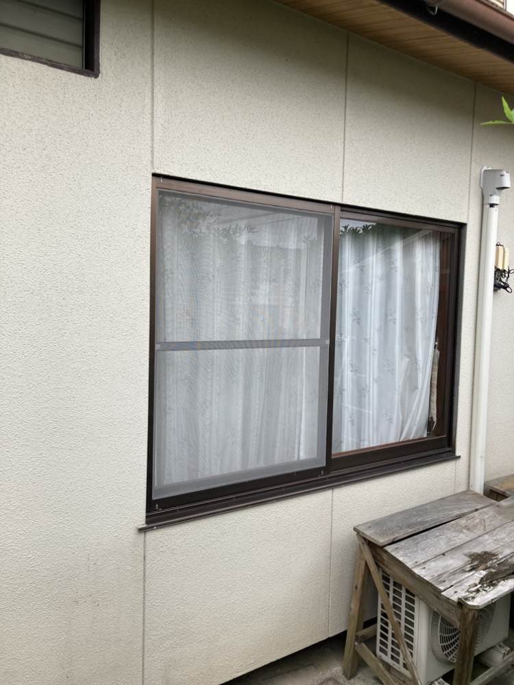 さかぐちの安心を守る選択。LIXILリフォーム雨戸の施工前の写真3