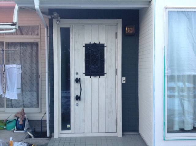 テイエストーヨー住器の断熱玄関ドアに交換の施工後の写真2