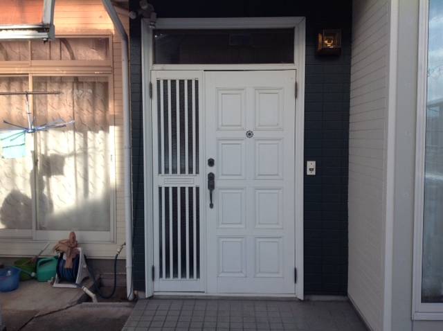 テイエストーヨー住器の断熱玄関ドアに交換の施工前の写真1