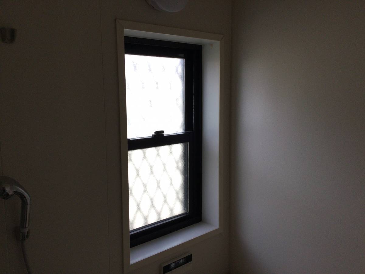 テイエストーヨー住器の補助金対象　内窓インプラスの施工前の写真1