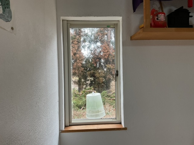 テイエストーヨー住器の補助金があってよかった　内窓インプラスの施工前の写真2