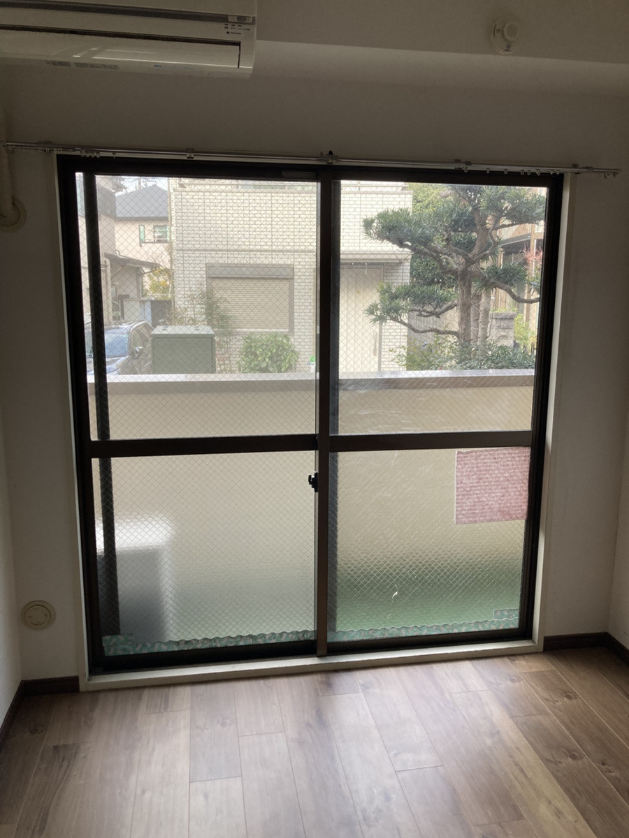 三重 新座ショウルームの【見た目も機能もアップ!マンションの窓リフォームで理想の空間に】リプラス取付工事その1の施工前の写真1