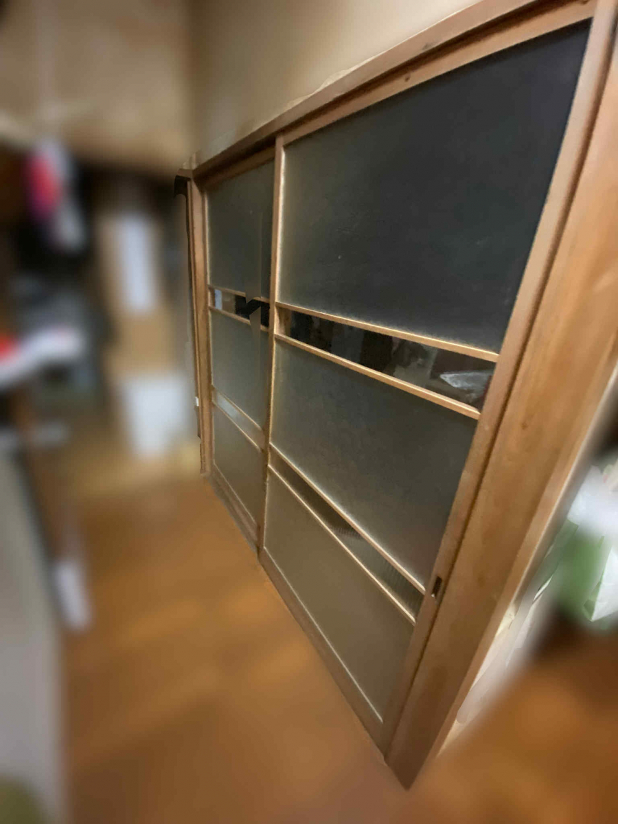 山口商店の引違い戸 鍵取付の施工前の写真1