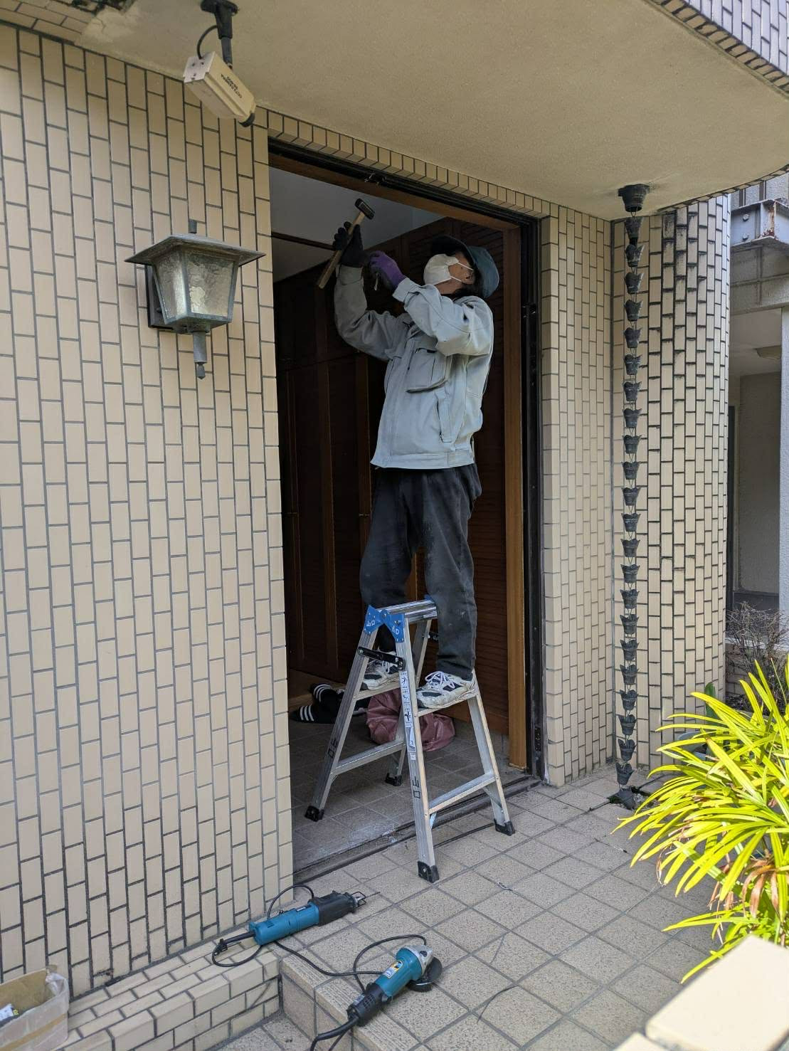 山口商店の【文京区】M様邸玄関扉交換工事の施工前の写真3