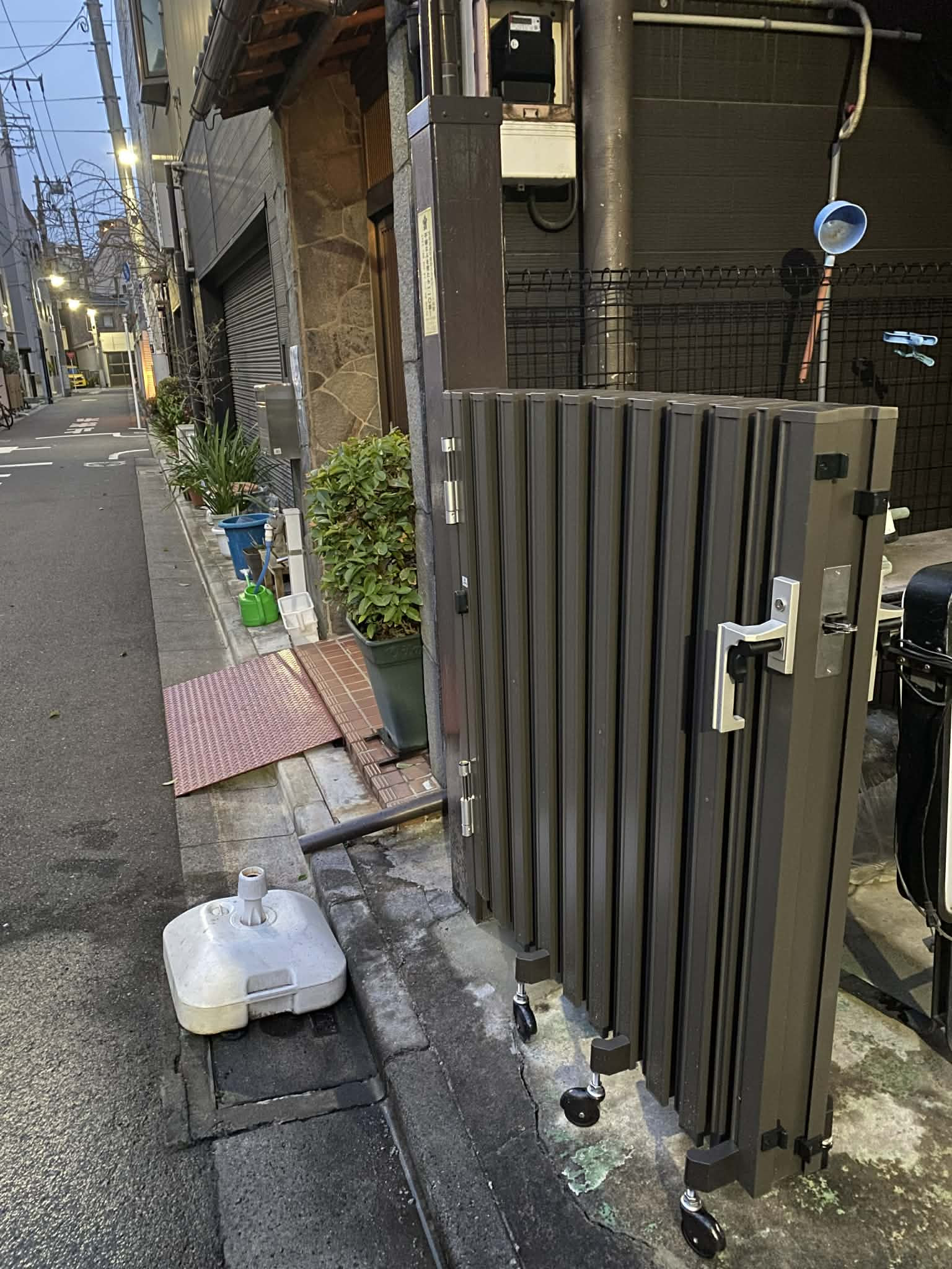 山口商店の【台東区】O様邸門扉交換工事の施工後の写真2