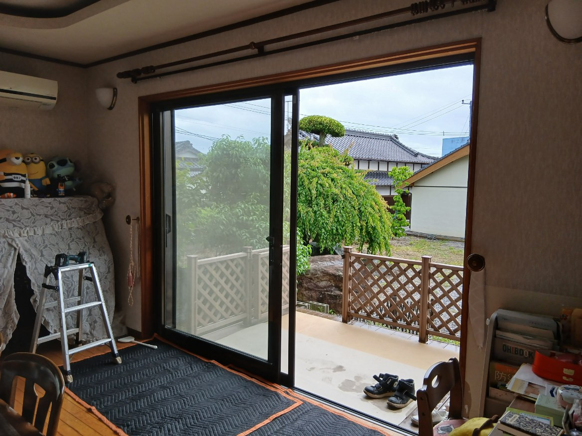 江上トーヨー住器の窓・玄関リフォーム超大型補助金まもなく終了 補助金活用内窓設置施工事例の施工前の写真1