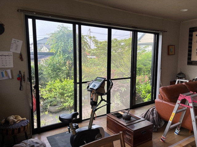 江上トーヨー住器の結露・寒さ対策に！内窓「インプラス」で快適生活を手に入れた施工事例をご紹介の施工前の写真1