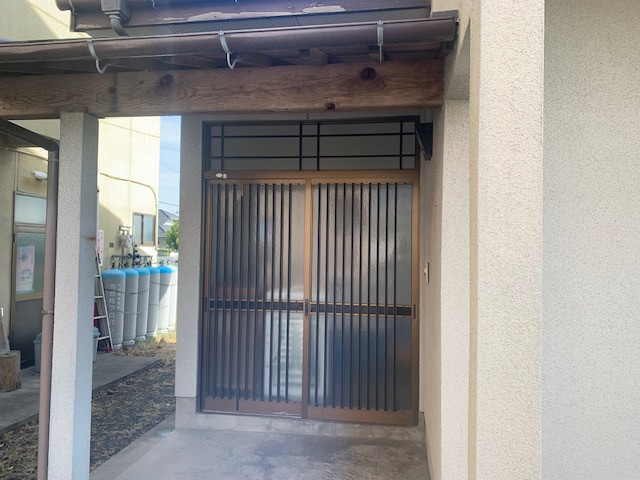 江上トーヨー住器の【施工事例】LIXILリシェント玄関引き戸で快適＆安心な玄関リフォーム｜宇佐市 江上トーヨー住器の施工前の写真1