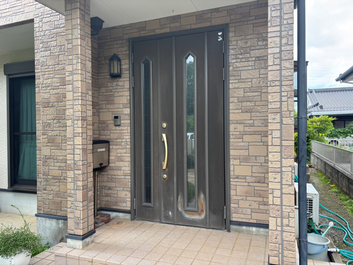 江上トーヨー住器の窓・玄関リフォーム補助金まもなく終了！今こそ“暖かい玄関”で快適なお出迎えをの施工前の写真1