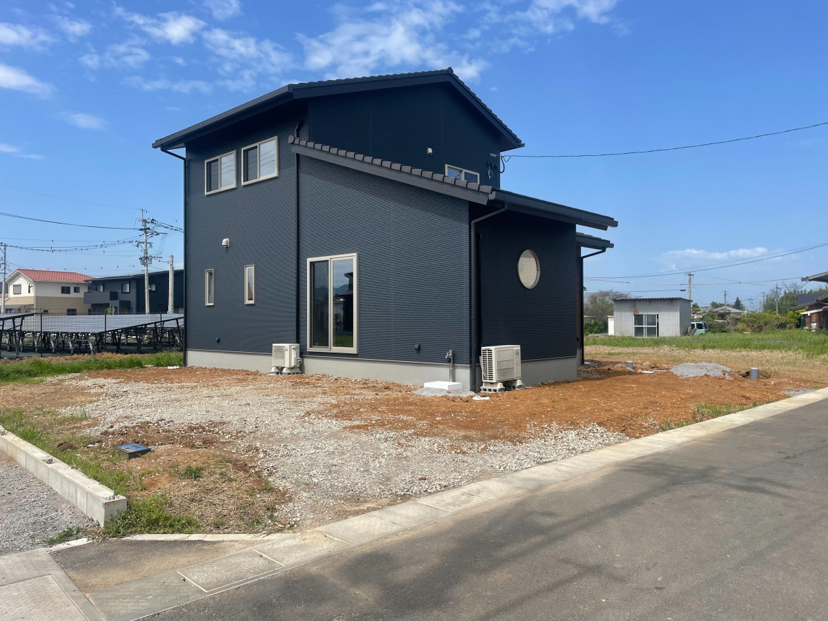 江上トーヨー住器の新築外構施工事例｜駐車場整備・LIXILカーポート・フェンス設置　イエノウチソトをトータル施工の施工前の写真1