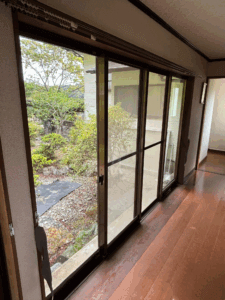 江上トーヨー住器の内窓インプラス取付後 快適な室内空間の施工前の写真1