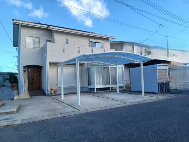 江上トーヨー住器の愛車を鳥の糞被害から守る　カーポート設置の施工後の写真1