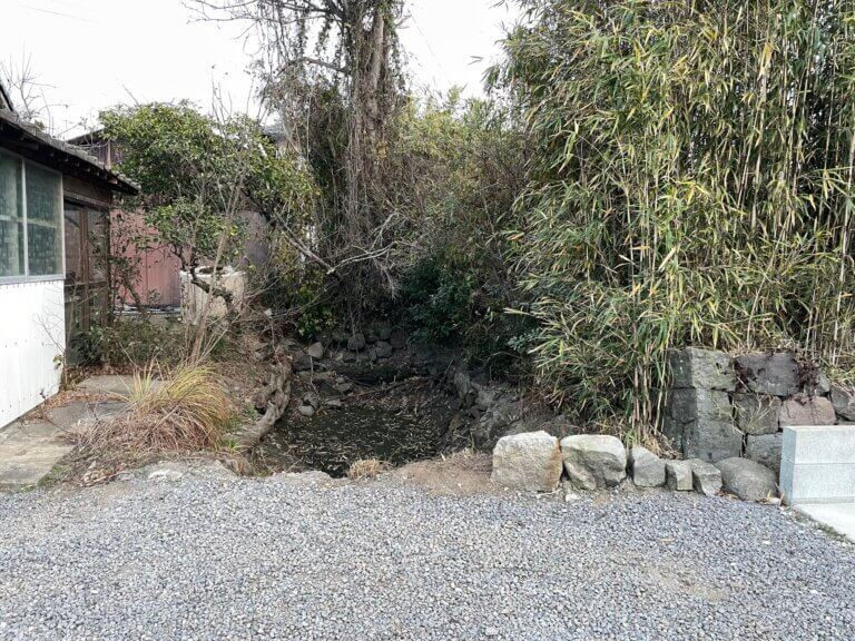 江上トーヨー住器の勝手口の段差を解消！庭置きバルコニー「ビューステージ」で安全・快適な出入りを実現の施工前の写真2