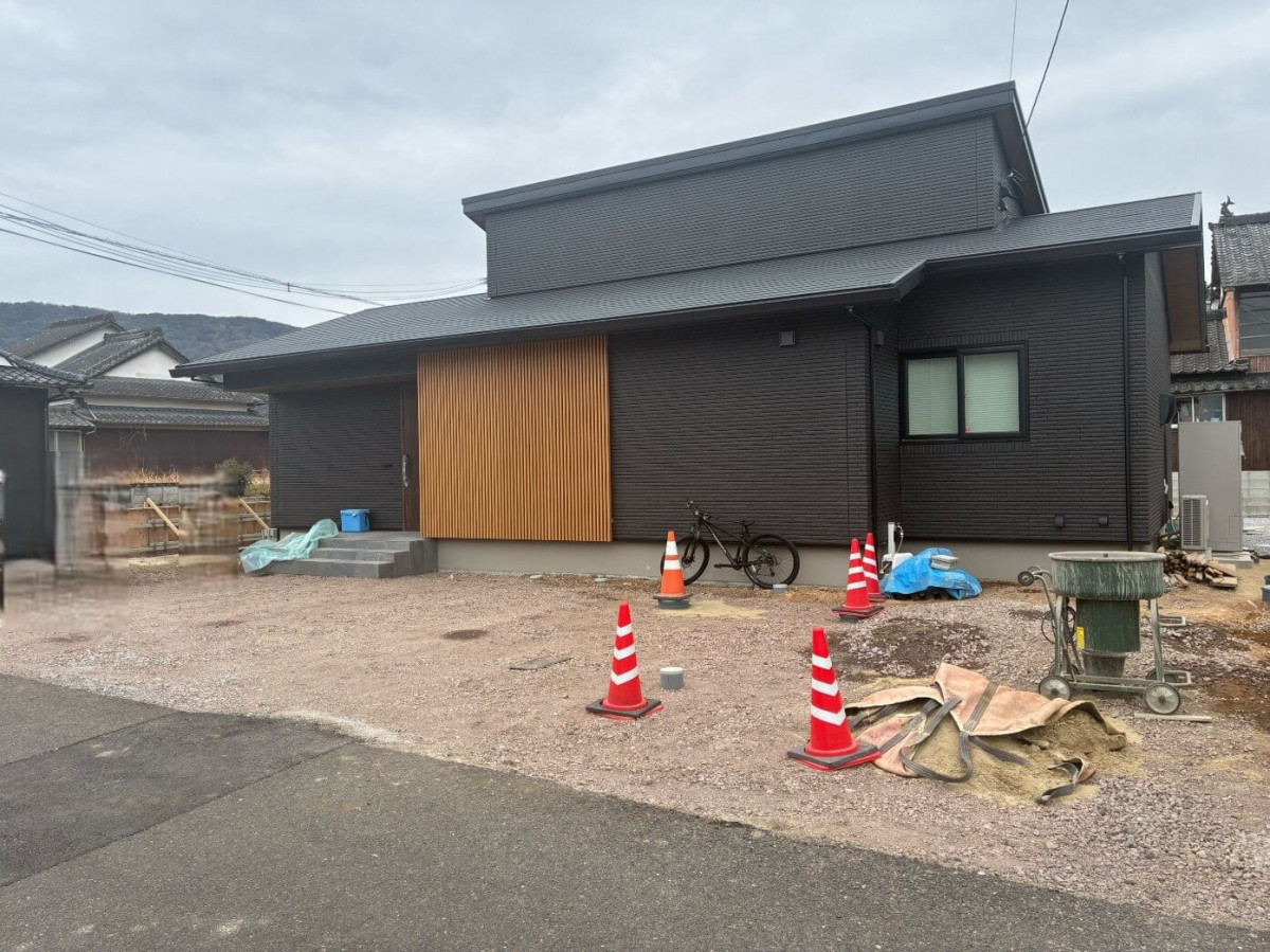 江上トーヨー住器の【豊後高田市 外構工事】外構リフォームで変わる！カーポートSW＋目隠しフェンス｜無料見積受付中の施工前の写真1