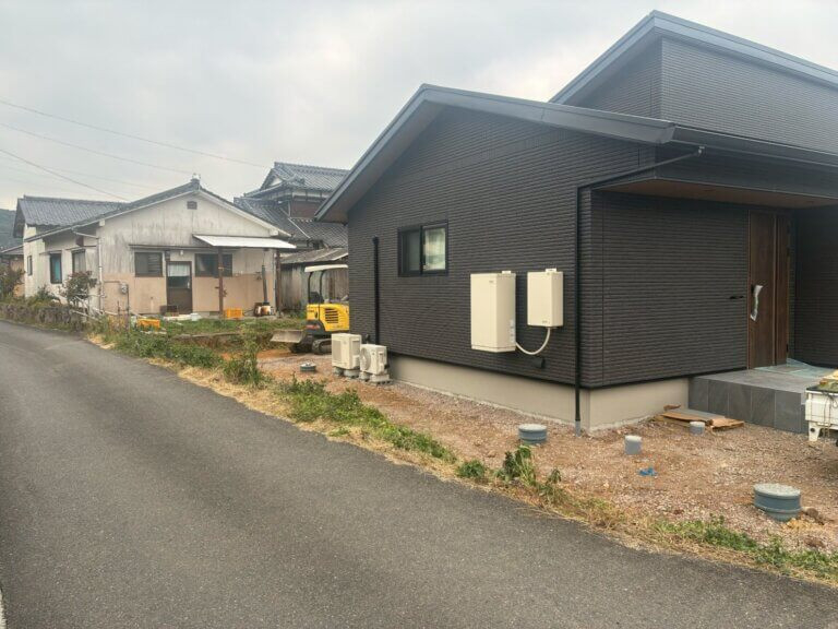 江上トーヨー住器の【豊後高田市 外構工事】外構リフォームで変わる！カーポートSW＋目隠しフェンス｜無料見積受付中の施工前の写真2