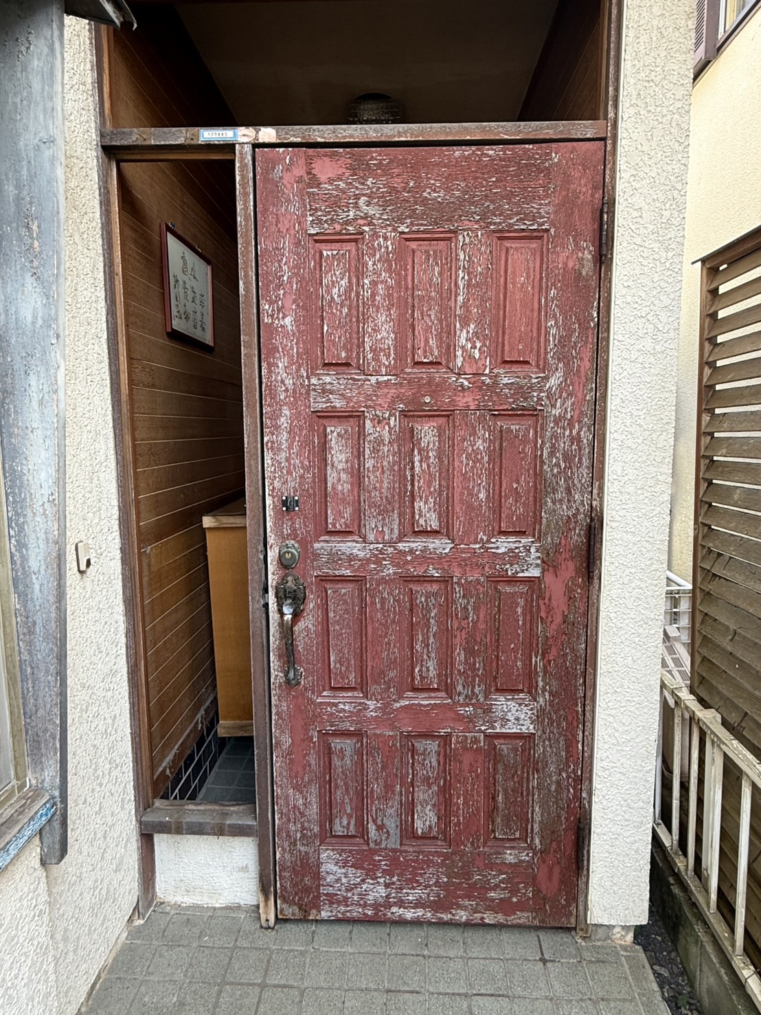 八王子市で玄関ドア交換の工事を行いました。 武蔵野建装のブログ 写真1