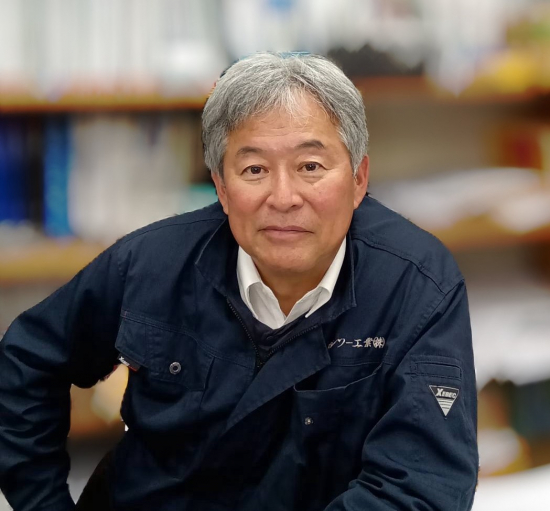 安藝　哲雄の写真