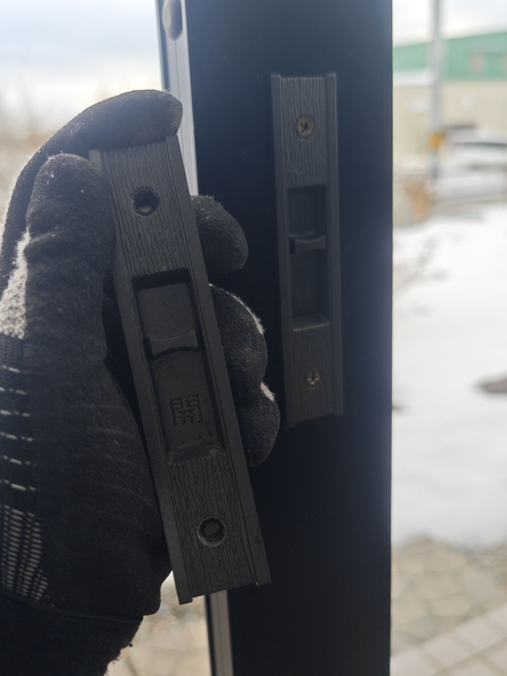 北進興業 伊達本社の風除室の鍵交換の施工事例詳細写真1