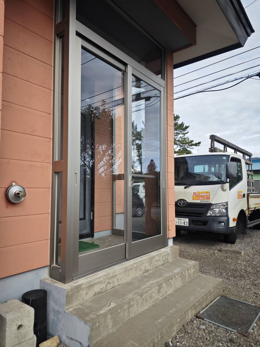 北進興業 伊達本社の北海道の冬に助かるのはやっぱり風除室！の施工後の写真2