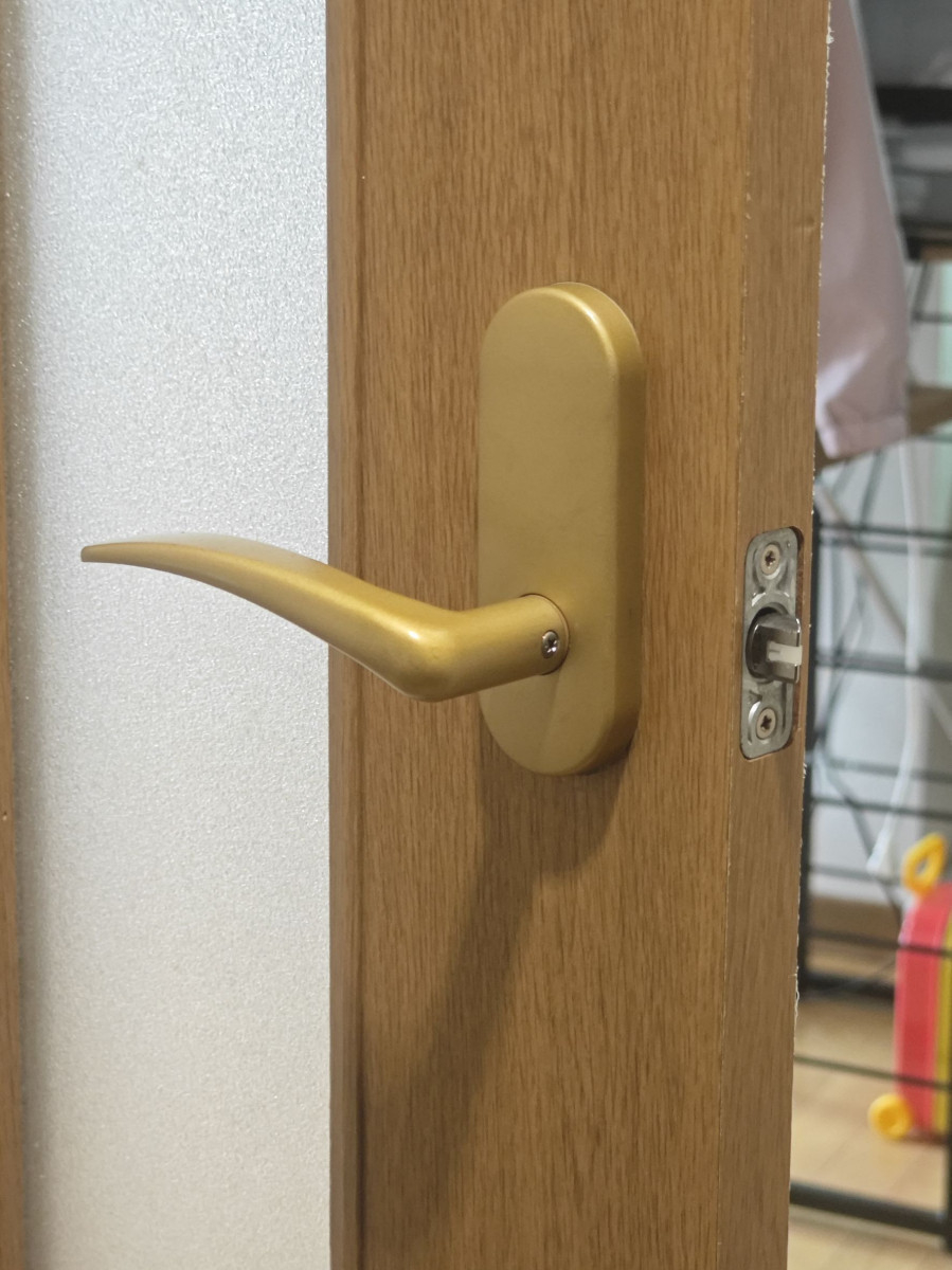 北進興業 伊達本社のアパートの室内建具取手の故障の施工後の写真1