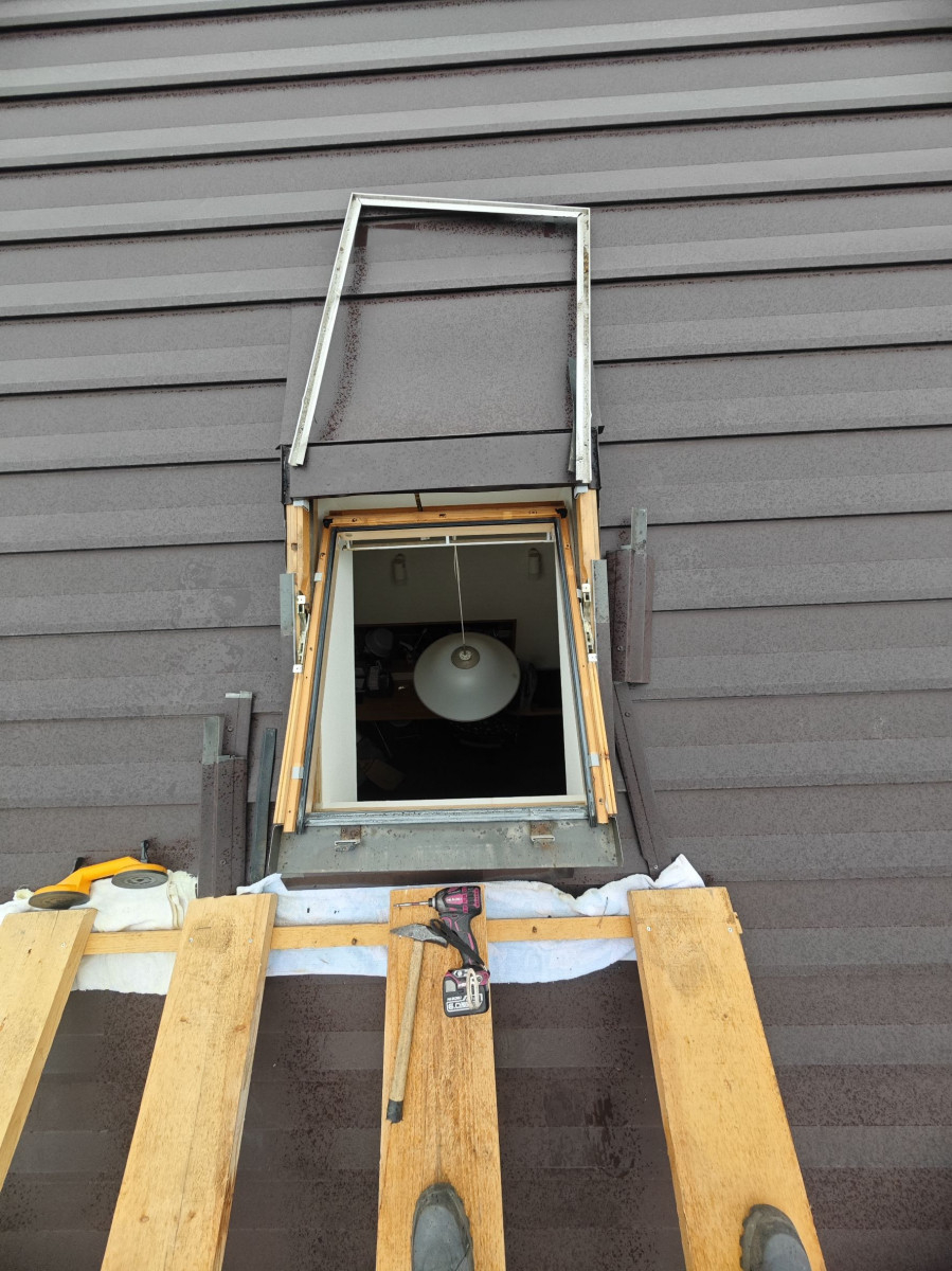 北進興業 伊達本社の天窓のペアガラスの内側だけが割れました！の施工後の写真2