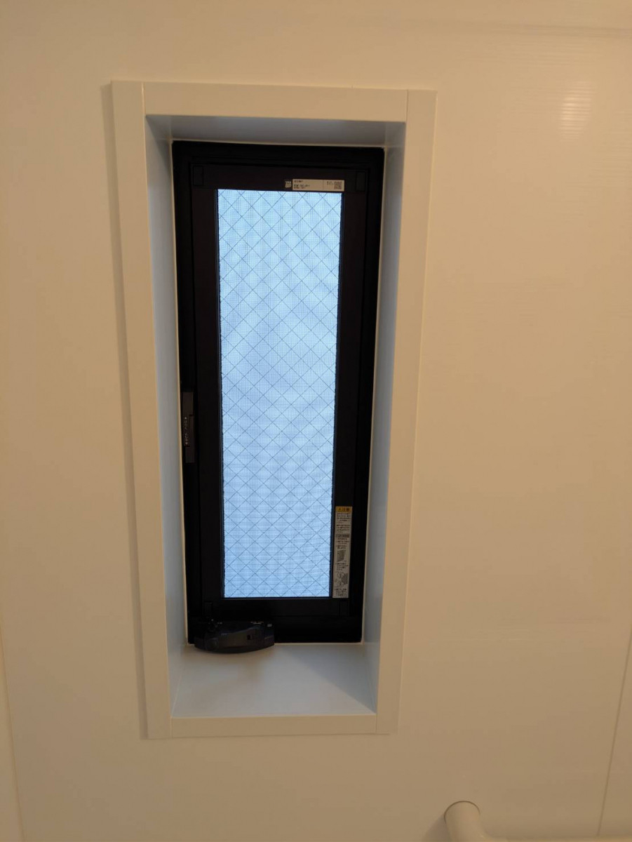 青梅トーヨー住器 相模原店の断熱だけじゃない！デザインで選ぶ内窓の施工前の写真2