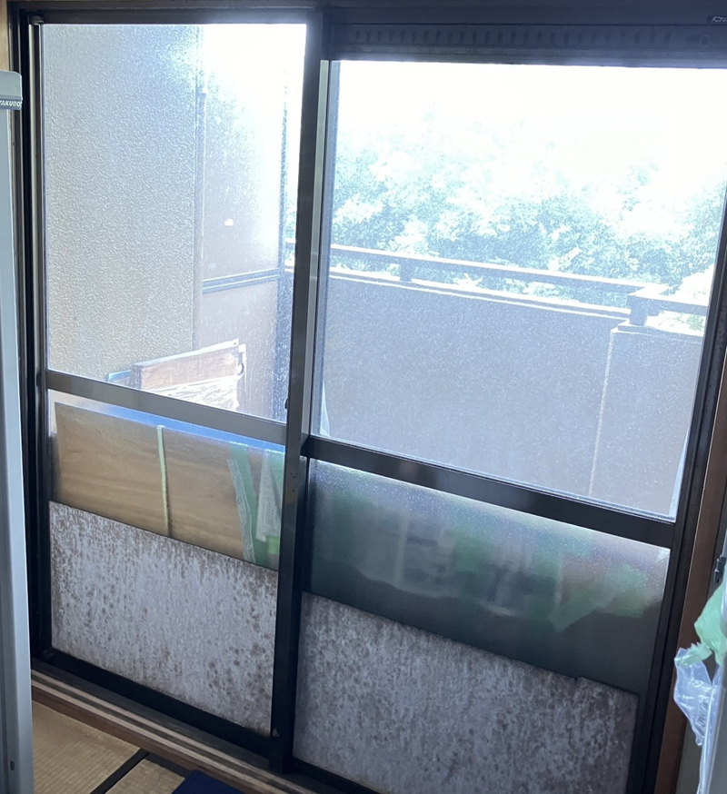 ホンダトーヨー住器の愛知県大府市のマンションにて、LIXILインプラス内窓工事を行いました。の施工前の写真1
