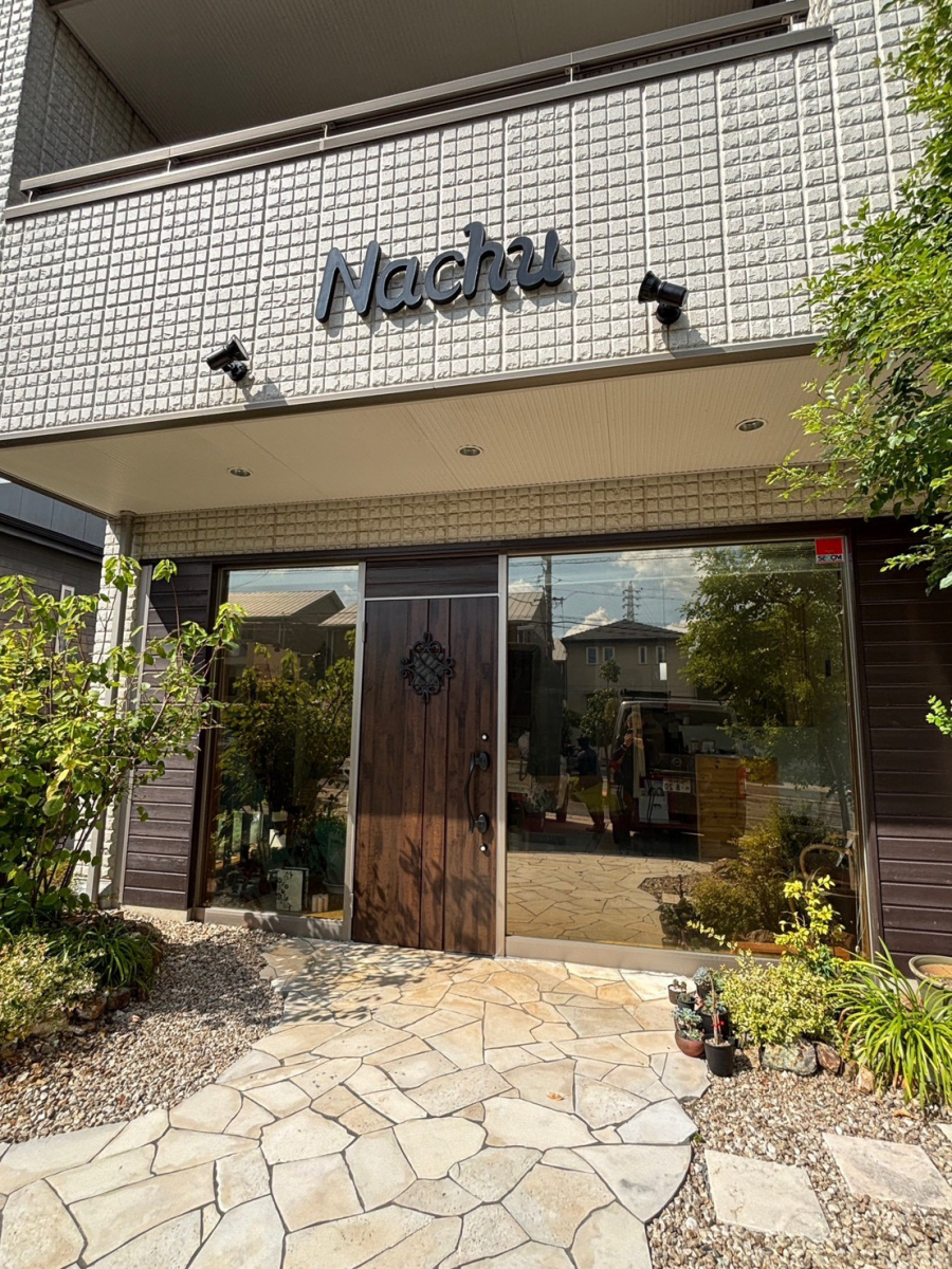 ホンダトーヨー住器の大府市の店舗でのドア交換工事　LIXILリシェントの施工後の写真1