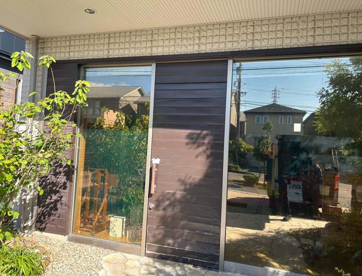 ホンダトーヨー住器の大府市の店舗でのドア交換工事　LIXILリシェントの施工前の写真1