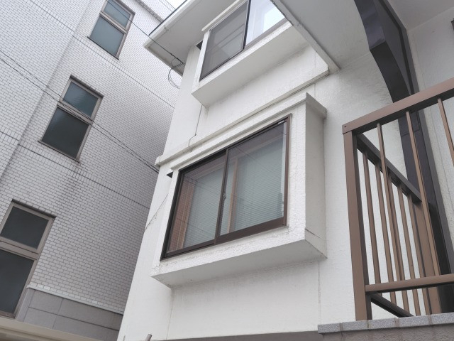 手稲ガラスの【LOW-Eブロンズガラスで室内を見えにくく】高断熱の窓工事でメリット沢山!の施工前の写真1