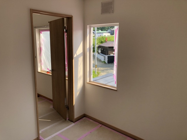 手稲ガラスの個室の造作工事の施工後の写真2
