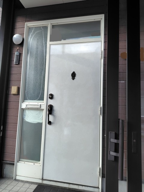 手稲ガラスの【玄関ドア/リシェントM16型】北海道でも暖かい断熱タイプの親子ドアです！の施工前の写真1