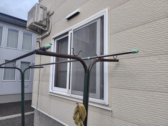 手稲ガラスの【防犯タイプのLOW-Eブロンズガラス】断熱性能と防犯性能どちらもUP！の施工前の写真1