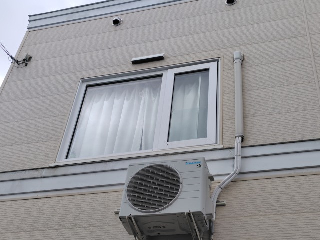 手稲ガラスの【防犯タイプのLOW-Eブロンズガラス】断熱性能と防犯性能どちらもUP！の施工前の写真2