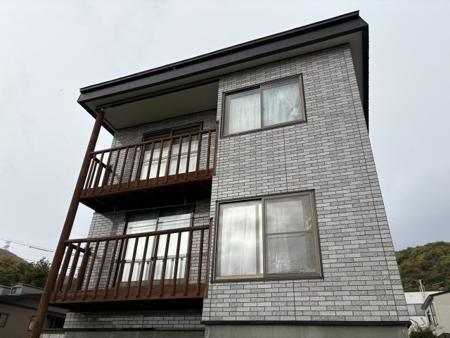 手稲ガラスの【リノベ補助金利用】リクシルEW採用で外窓の高断熱工事他の施工前の写真2