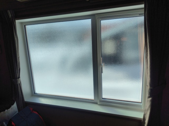 手稲ガラスの【窓リノベ補助金】型ガラスの高断熱外窓へ交換です！施工事例写真1